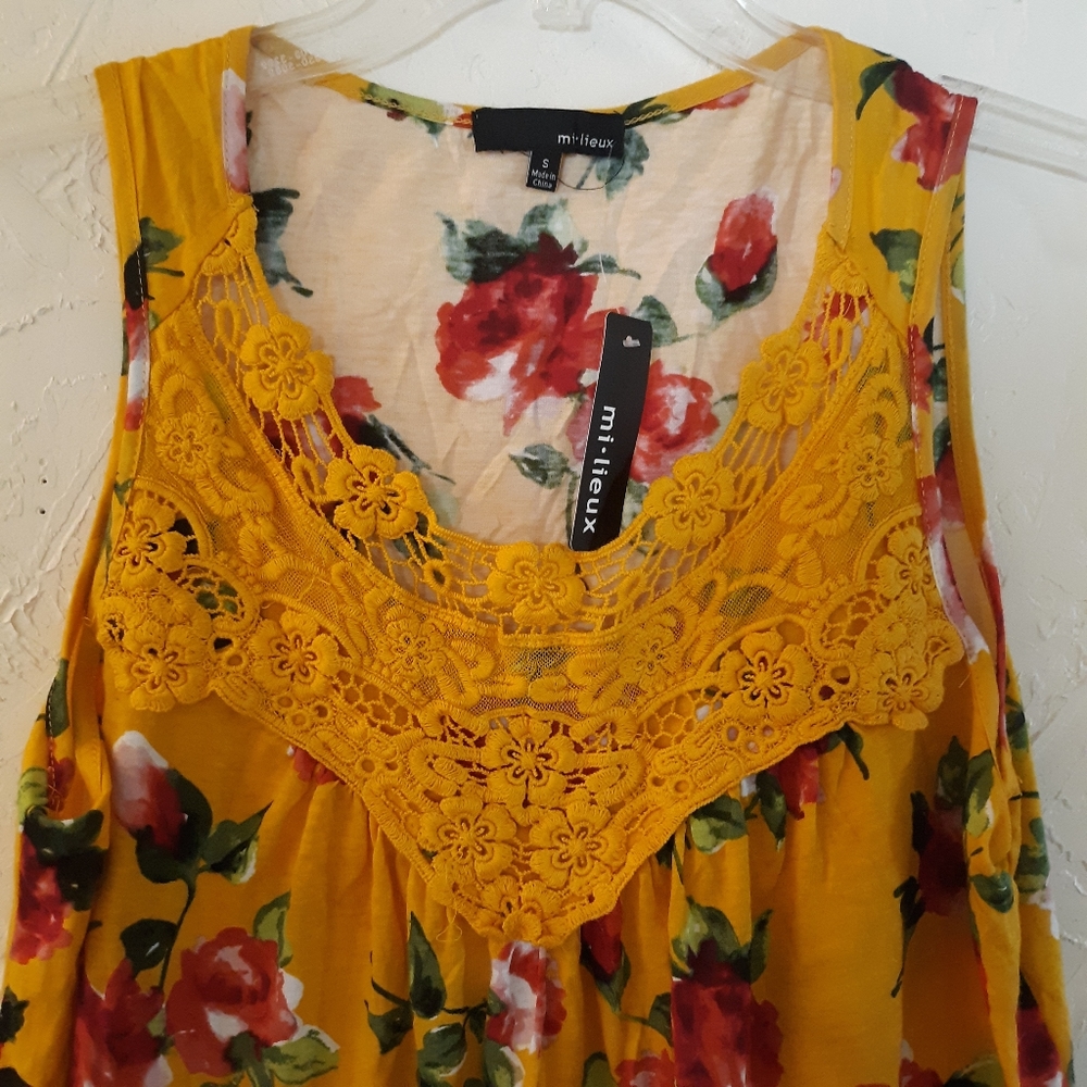 NWT Gold Floral Top - Picture 3 of 5